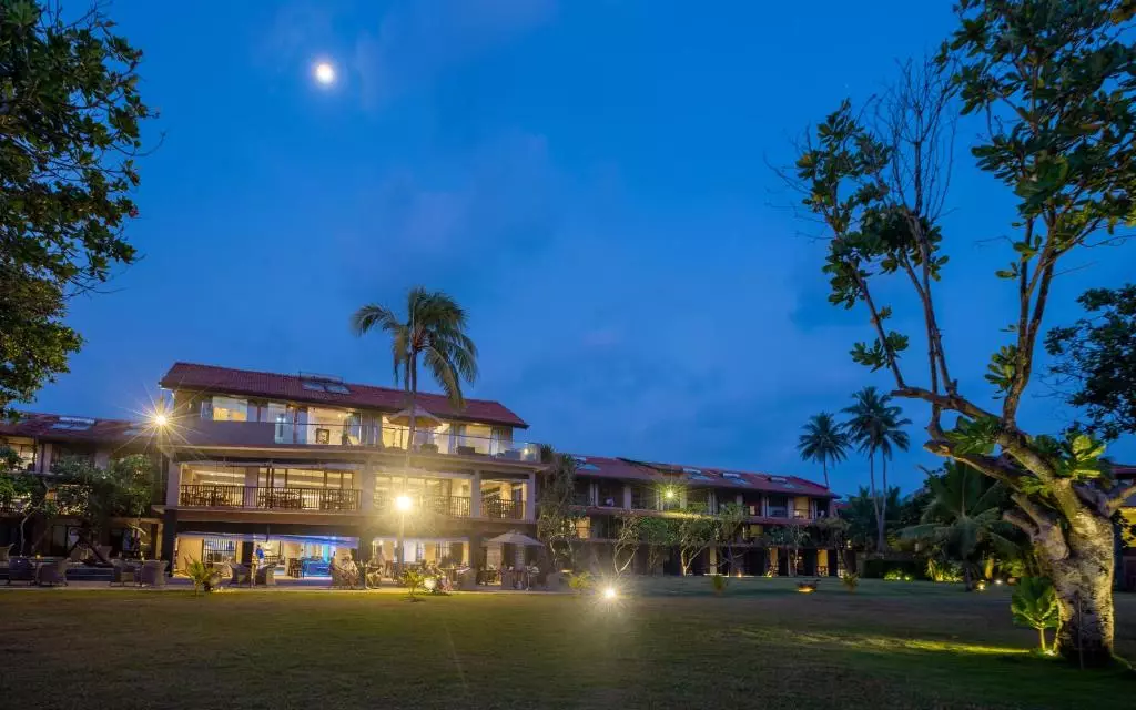 نمای بیرون هتل ارزلز ریف برووالا